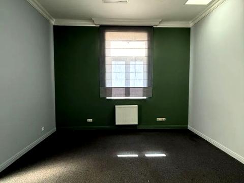 комерційна за адресою Володимирська вул., 4