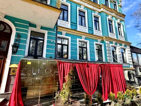 комерційна за адресою Володимирська вул., 4