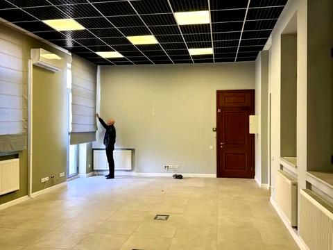 комерційна за адресою Володимирська вул., 4