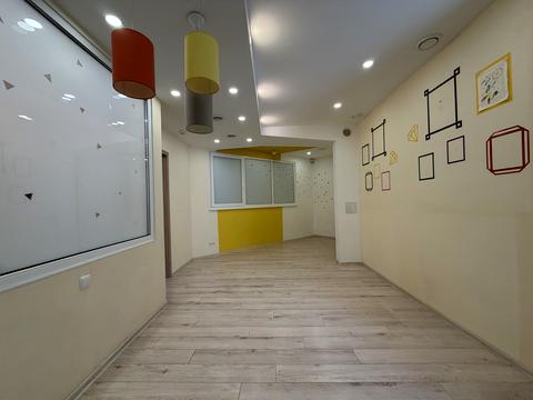 комерційна за адресою Західна вул., 12