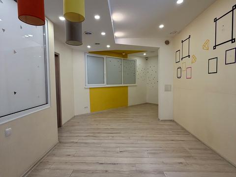 комерційна за адресою Західна вул., 12