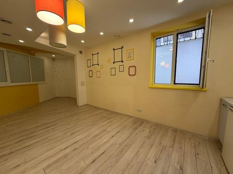 комерційна за адресою Західна вул., 12