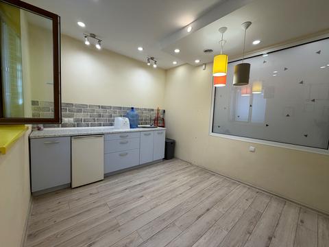 комерційна за адресою Західна вул., 12