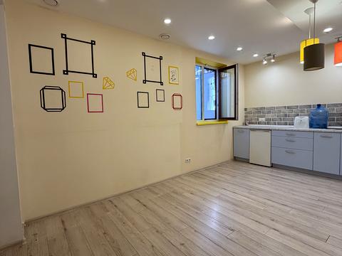 комерційна за адресою Західна вул., 12