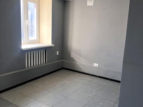 комерційна за адресою Василя Червонія вул. (Гагаріна), 8б