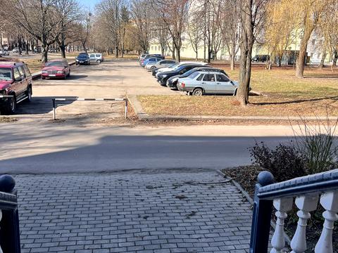 комерційна за адресою Василя Червонія вул. (Гагаріна), 8б