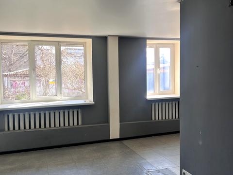 комерційна за адресою Василя Червонія вул. (Гагаріна), 8б