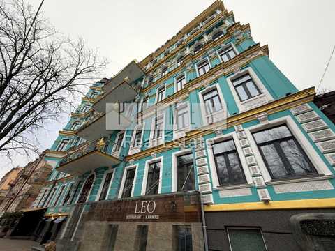 комерційна за адресою Володимирська вул., 4