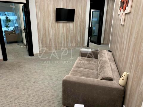 комерційна за адресою Болсуновська вул. (Сергія Струтинського), 13-15