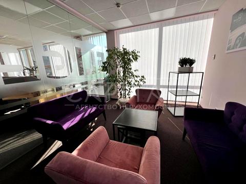 комерційна за адресою Нововокзальна вул., 2