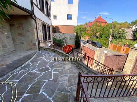 комерційна за адресою Редутний пров., 7