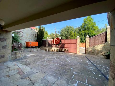 комерційна за адресою Редутний пров., 7