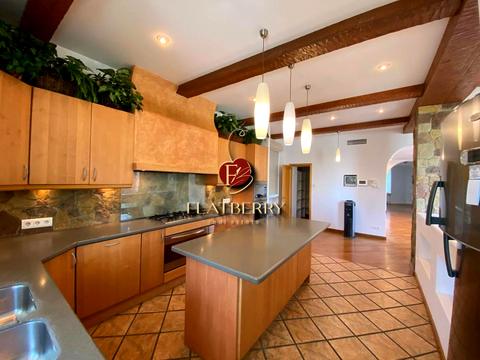 комерційна за адресою Редутний пров., 7