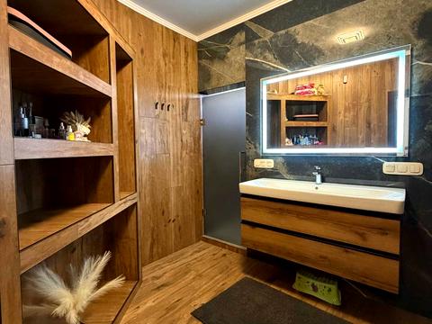 дом по адресу Августина Волошина ул.