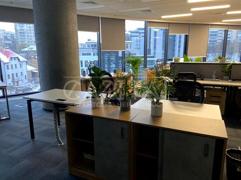 комерційна за адресою Болсуновська вул. (Сергія Струтинського), 2