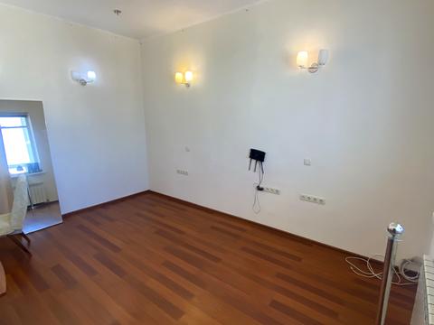 комерційна за адресою Єлизавети Чавдар вул., 1