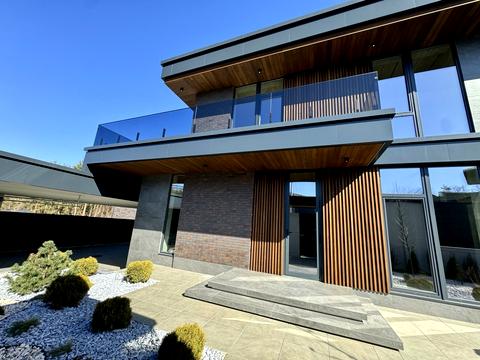 будинок за адресою Квітнева вул.