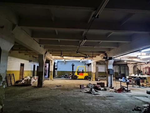 комерційна за адресою Промислова, 4