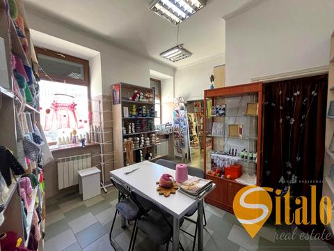 коммерческая по адресу В'ячеслава Чорновола, 25