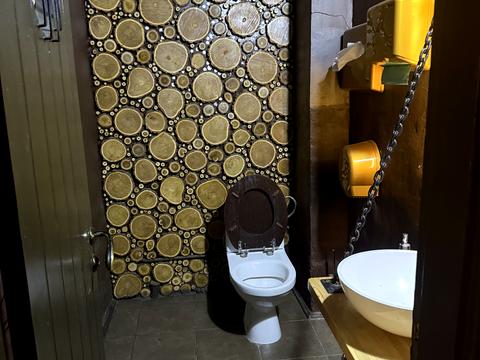 комерційна за адресою Володимирська вул., 69