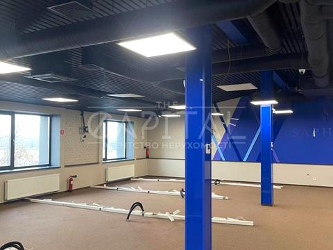 комерційна за адресою Набережне шосе, 4