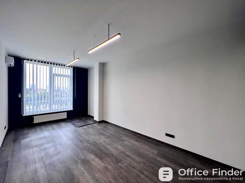 комерційна за адресою Жилянська вул., 68