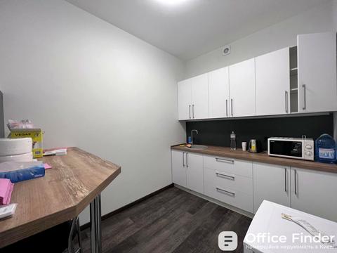 комерційна за адресою Жилянська вул., 68