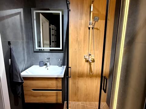 квартира за адресою Олександра Довженка вул., 21а