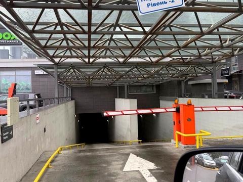 паркомісце за адресою Трускавецька вул., 66