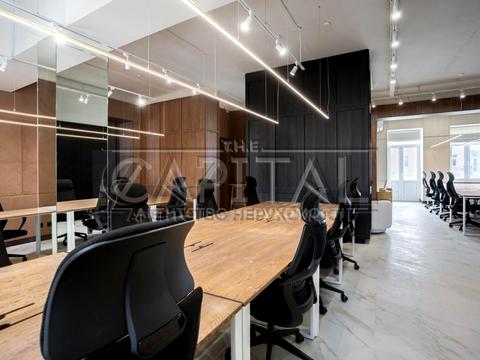 коммерческая по адресу вул. Еспланадна, 32