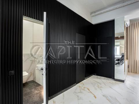 коммерческая по адресу вул. Еспланадна, 32