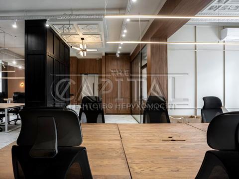 коммерческая по адресу вул. Еспланадна, 32