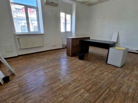 комерційна за адресою Бульварно-Кудрявська вул. (Воровського), 35