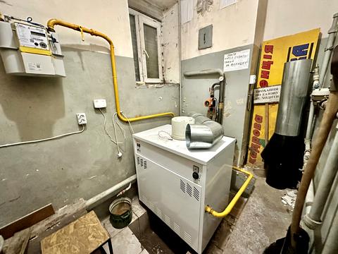 комерційна за адресою Львівська вул., 5