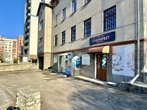 комерційна за адресою Львівська вул., 5