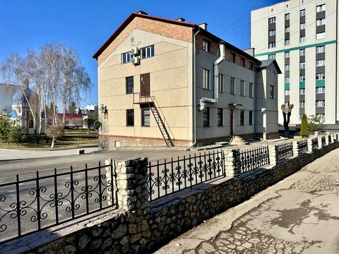 комерційна за адресою Львівська вул., 5