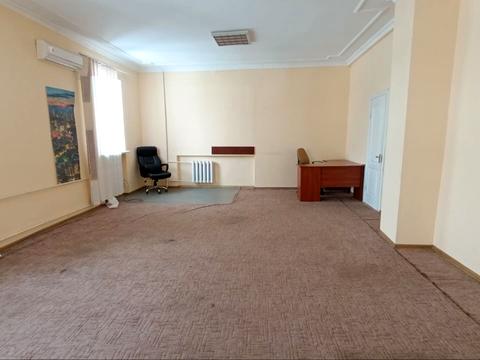 комерційна за адресою Володимирська вул., 109