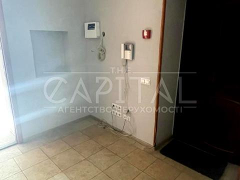 комерційна за адресою Жилянська вул., 7-В