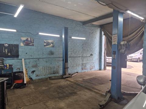 комерційна за адресою Свободи просп., 44а