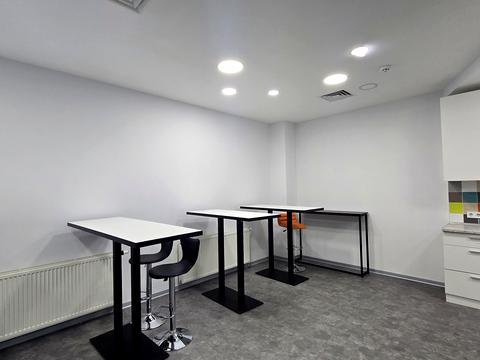 комерційна за адресою Сім'ї Прахових вул. (Гайдара), 54