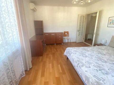 квартира за адресою Академіка Корольова вул., 46