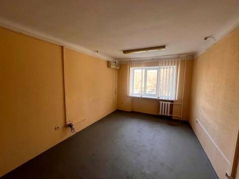 комерційна за адресою Леоніда Жаботинського вул. (Правди), 53