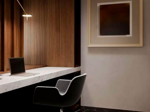 комерційна за адресою Еспланадна вул., 32-В