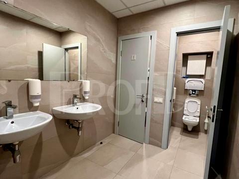 комерційна за адресою Петра Сагайдачного вул., 4