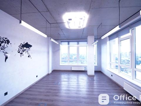 комерційна за адресою Жилянська вул., 68