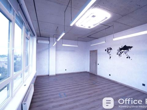 комерційна за адресою Жилянська вул., 68