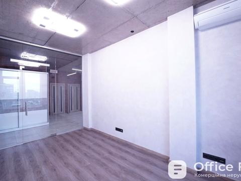 комерційна за адресою Жилянська вул., 68