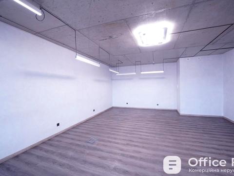 комерційна за адресою Жилянська вул., 68