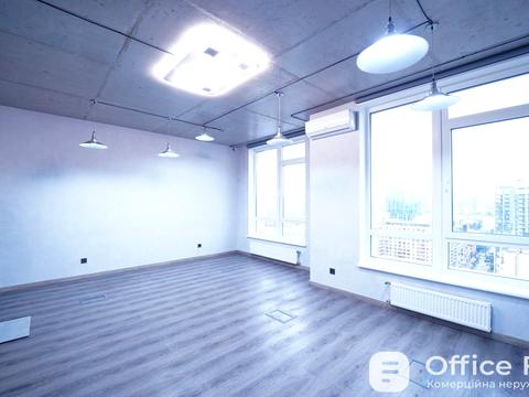 комерційна за адресою Жилянська вул., 68