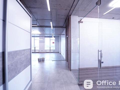 комерційна за адресою Жилянська вул., 68